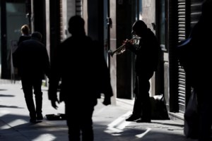 Ιταλία: Νέα μείωση κρουσμάτων και θανάτων από κορονοϊό- Συνωστισμός για ψώνια σε Μιλάνο και Τορίνο