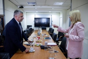 Κόντρα Πατούλη - Δούρου για την ανάπλαση του Φαληρικού Ορμου