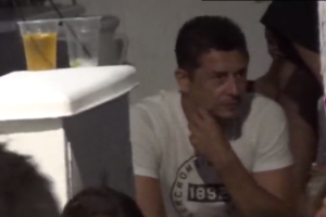 Αντώνης Σρόιτερ - Ιωάννα Μπούκη: Ξέγνοιαστες οικογενειακές στιγμές στις Σπέτσες