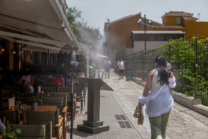 Κορονοϊός: Ποιο από τα πιο κοινά συμπτώματα δεν υφίσταται πια - Συναγερμός για την παραλλαγή Eris, φόβοι για νέα έξαρση