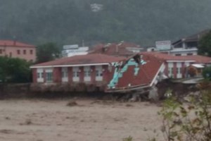 Κακοκαιρία "Ιανός": Στο "μάτι" του κυκλώνα η Καρδίτσα - Δείτε συγκλονιστικές επιχειρήσεις διάσωσης [εικόνες, βίντεο] - εικόνα 8