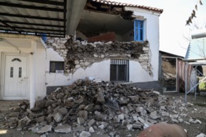 Σεισμός στην Ελασσόνα: Μάχη με το χρόνο για τη στέγαση - Ακατάλληλα 520 σπίτια - Σε σκηνές και τροχόσπιτα οι σεισμόπληκτοι - εικόνα 3