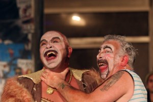 Έλενα Τζώρτζη: Ιερέας με παρενόχλησε όταν ήμουν 12 χρονών - Έσπρωχνε το πρόσωπό μου στα γεννητικά του όργανα - εικόνα 2