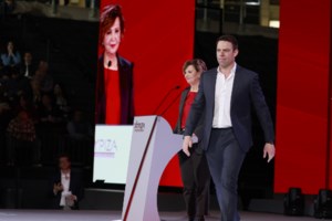 Ο Τσακαλώτος καταγγέλλει την Αναστασοπούλου: "Ομολογώ ότι εκνευρίστηκα" - Τον ακύρωσε για να μιλήσει ο Κασσελάκης