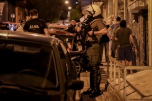 Μύκονος: Μέλη σπείρας άρπαζαν επώνυμα πολυτελή ρολόγια στα στενά της Χώρας - Δυο συλλήψεις