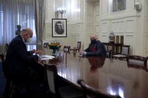 Δένδιας - Ενημέρωση των κοινοβουλευτικών κομμάτων: "Οι στιγμές επιτάσσουν εθνική ομοψυχία"