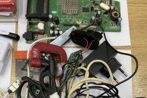 Βίντεο από την επίθεση με τσεκούρι στη ΔΟΥ Κοζάνης - Πανικός και φρίκη - εικόνα 2