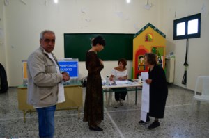 Δημοτικές εκλογές 2023: Καταγγελία για εκλογικό τμήμα στην Κυψέλη- "Μοιράζουν πρώτο το ψηφοδέλτιο Κασιδιάρη" - εικόνα 4