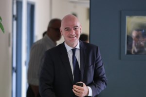 "Τα μαζεύει" ο Ινφαντίνο μετά τον σάλο που προκάλεσε η δήλωσή του για τους Αφρικανούς