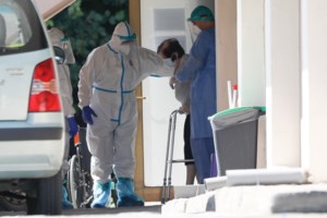 Κορονοϊός: Συναγερμός για τα γηροκομεία - Ανησυχία από τα κρούσματα σε ηλικιωμένους και κλειστές δομές