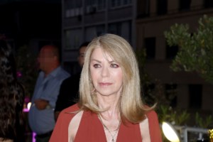 Σία Κοσιώνη - Κώστας Μπακογιάννης: Η βραδινή έξοδος με τον γιο τους - Η cool εμφάνιση του Δήμου με cargo βερμούδα και Polo - εικόνα 7