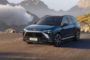 Σανγκάη: Σοκ με ηλεκτρικό αυτοκίνητο που έπεσε από τον 3ο όροφο - Δύο νεκροί