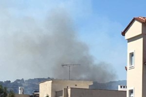 Κέρκυρα: Στις φλόγες τέσσερα ιστιοπλοϊκά σε μαρίνα - Πλωτά φράγματα για τη θαλάσσια ρύπανση [εικόνες-βίντεο]