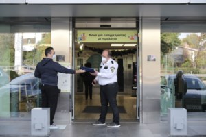 SMS 13033: Με ποιον "κωδικό" θα πηγαίνουμε σε κομμωτήρια, βιβλιοπωλεία και εμπορικά με click away - εικόνα 2