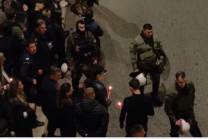 Η Αθήνα γιόρτασε την Ανάσταση με κρότο - Βεγγαλικά και φωτοβολίδες σε όλο Λεκανοπέδιο