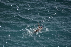 Τραγωδία στη Θάσο: Τουρίστρια πέθανε στην παραλία μόλις βγήκε από τη θάλασσα