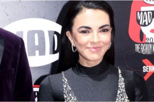 Γύμνια, πετράδια και εσώρουχα στο MadWalk 2022: H αποθέωση του κιτς και το κόκκινο χαλί που έγινε πίστα