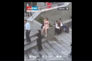 "Το ελάφι της θάλασσας": Σύμβολο αντίστασης η Ιρανή φοιτήτρια που έβγαλε τα ρούχα της και αψήφισε το θεοκρατικό καθεστώς - εικόνα 2