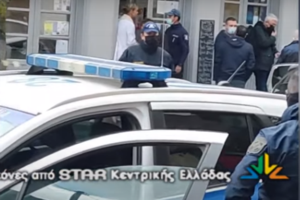 Αράχωβα: Αυτή είναι η "υπουργός Θεραπειών" - Ψέκαζε πελάτες με δήθεν αντίδοτο του κορονοϊού [βίντεο]