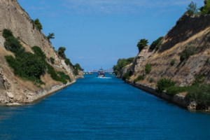 Ακυβέρνητο κρουαζιερόπλοιο κατά την είσοδο στο λιμάνι του Πειραιά – Με τη συνδρομή ρυμουλκών προσέδεσε με ασφάλεια