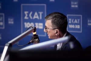 Ο Γιώργος Μητσικώστας ως Άρης Πορτοσάλτε δικάζει δίχως έλεος τον άθλιο που διαμαρτύρεται για την κυβερνησάρα;- Βίντεο