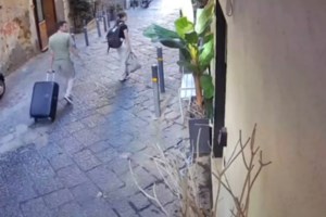 Κύμα συγκίνησης για την Κιάρα που σκοτώθηκε από άγαλμα στη Νάπολη- Ήταν η τελευταία τους βόλτα πριν μπουν στο αεροπλάνο - εικόνα 2