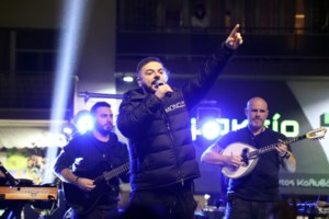 Τριαντάφυλλος για απόπειρα διάρρηξης στο σπίτι του: Βλέπω δύο με κουκούλες ανοίγω φώτα και παντζούρια και λέω ελάτε - εικόνα 2