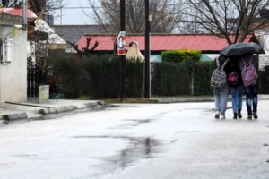Η κακοκαιρία σαρώνει τη χώρα: Καταιγίδες, χιόνια, απαγορεύσεις και "κόκκινος" συναγερμός στους δρόμους - εικόνα 3
