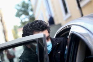 Ηχητικό ντοκουμέντο σοκ με τον ξυλοδαρμό 19χρονης από αστυνομικό: ''Βοήθεια! Δεν με αφήνει, με χτυπάει'' [βίντεο]