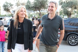 Πυρά Σδούκου κατά ΠΑΣΟΚ μετά τις δηλώσεις Τσουκαλά για τη Γιορτή της Μητέρας - "Αρνητής της προόδου"