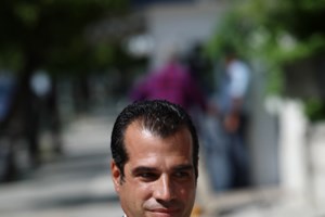 Πλεύρης: Ζητώ συγγνώμη αν προσέβαλα τον εβραϊκό λαό - Διαφωνώ με τον πατέρα μου