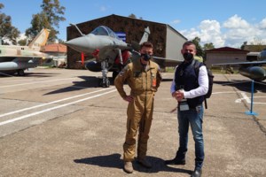 Εντυπωσιακές εικόνες από την άσκηση "Ηνίοχος 21":  Μαχητικά αεροσκάφη πέταξαν πάνω από την Ακρόπολη