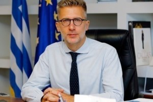 Τσουκαλάς: Η κυβέρνηση ανταλλάσσει την οικονομική αιμορραγία των πολιτών με ψίχουλα - "Έχουμε μειώσει 72 φόρους" απαντά ο Μαρινάκης