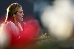 Διακινούσαν τα ναρκωτικά με... ταξί στη Θεσσαλονίκη - Έστησαν εργαστήριo κάνναβης σε ακατοίκητη μονοκατοικία