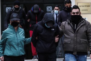 Ξυλοδαρμός στο μετρό: Ανακουφισμένη η μητέρα των δύο ανήλικων – Προβληματισμένη η σύζυγος του σταθμάρχη