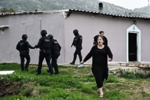 Θεσσαλονίκη: Επεισόδια από Ρομά- Πυροβολισμοί, οδοφράγματα, φωτιές και πέτρες σε αστυνομικούς [Εικόνες-Βίντεο] - εικόνα 2