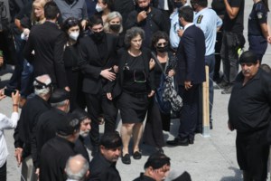 Αντιδράσεις για το "εμφυλιοπολεμικό" πρωτοσέλιδο της ΕφΣυν για τον Μίκη: Πολέμησε τον Δεκέμβρη - εικόνα 3