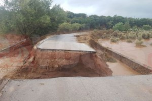 Κακοκαιρία Ιανός: Τη νύχτα έρχεται ο κυκλώνας στην Αττική - "Χτυπάει" Εύβοια, Κυκλάδες και Κρήτη το Σάββατο  [Χάρτες] - εικόνα 3