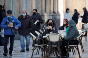 "Μαύρισαν" οι ακτές του Ισραήλ από πίσσα - Η πετρελαιοκηλίδα και η οικολογική καταστροφή - εικόνα 2