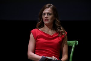 Η Εφη Αχτσιόγλου εύχεται για τις γιορτές με τον γιο της αγκαλιά