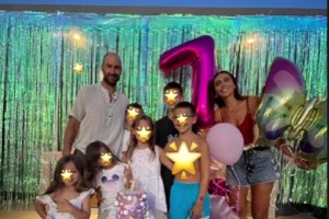 Βασίλης Σπανούλης: Έγινε 40 και το γιορτάζει με την Ολυμπία Χοψονίδου και τα έξι παιδιά τους [εικόνες]