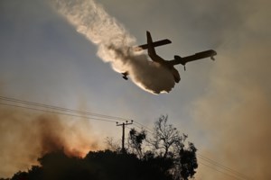 Δήμαρχος Μάνδρας για φωτιά: "Είναι ένα φαινόμενο που δεν έχει ξανασυμβεί, μια μέγα-πυρκαγιά 20 και πλέον χιλιομέτρων" - εικόνα 2