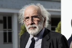 Αλέξης Κούγιας - Τα παιδιά του διώχνουν τους δημοσιογράφους από το νοσοκομείο: "Δεν θέλουμε η τελευταία του μάχη να γίνει reality"