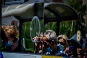 Κορονοϊός: Στο κόκκινο η αγωνία για τα αυξημένα κρούσματα - Μάσκες από σήμερα και στις δημόσιες υπηρεσίες - εικόνα 3