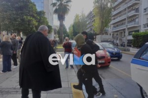 Πατροκτονία στην Εύβοια: Τι ισχυρίστηκε ο 29χρονος γαμπρός του θύματος στην απολογία του - Τον "καρφώνουν" τα δύο αδέλφια - εικόνα 4