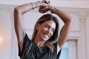 Στην Αντίπαρο η Αθηνά Οικονομάκου - Το φωτογραφικό άλμπουμ των διακοπών της