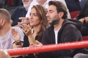 Δόμνα Μιχαηλίδου: Κομψή στο Ηρώδειο με halter neck jumpsuit και loafers - εικόνα 4