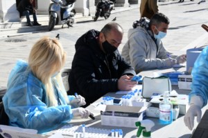 Κορονοϊός: Αγωνία για την Αττική - Αύξηση του RT στο 1,01 - Εως 80 νέες εισαγωγές ασθενών κάθε μέρα στα νοσοκομεία