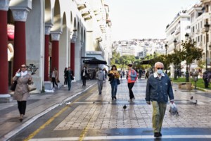 Κορονοϊός: Δεν έχει ξαναγίνει - Ουρές εκατοντάδων μέτρων για τα τεστ στη Θεσσαλονίκη - εικόνα 2