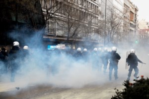 Μπαράζ επιθέσεων για τον Κουφοντίνα σε σπίτια, πολιτικά γραφεία, τράπεζες - 60 μέρες απεργία πείνας